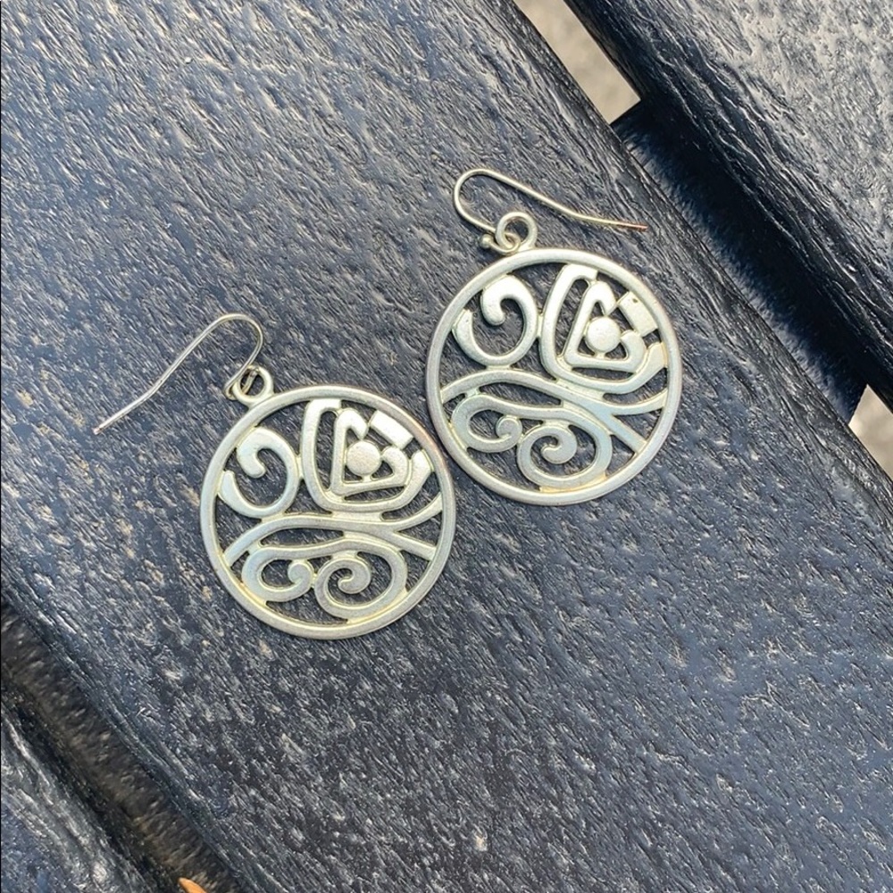 Round metal design earrings